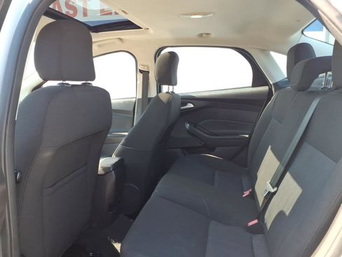 Used 2015 Ford Focus SE FWD image 9