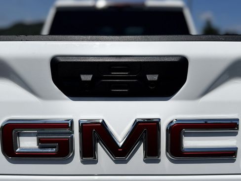 Used 2025 GMC Sierra 2500 AT4 AWD/4WD image 31