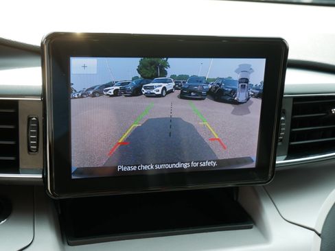 Used 2023 Ford Explorer XLT w/ Equipment Group 202A AWD/4WD image 32