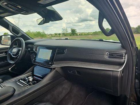 Used 2023 Jeep Wagoneer Series III w/ Preferred Equipment Group image 29