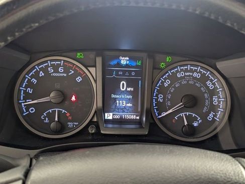 Used 2021 Toyota Tacoma TRD Off-Road w/ Technology Package AWD/4WD image 17