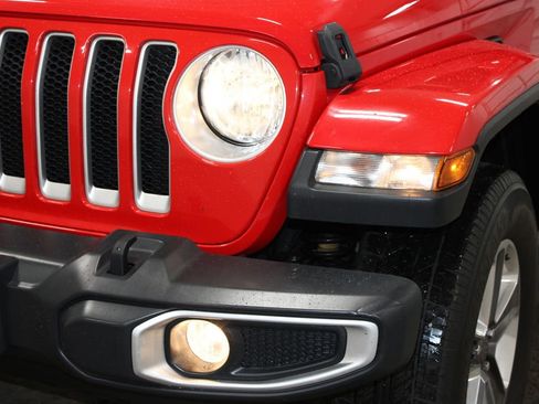 Used 2018 Jeep Wrangler Unlimited Sahara AWD/4WD image 13