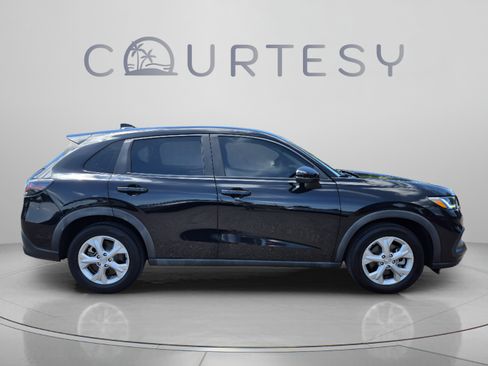 Used 2023 Honda HR-V LX image 6