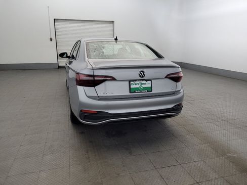 Used 2024 Volkswagen Jetta SE FWD image 6