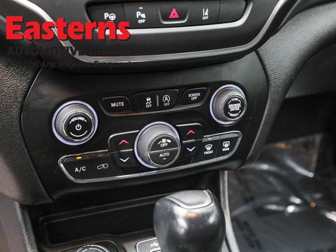 Used 2023 Jeep Cherokee Altitude Lux image 20