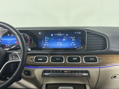 Used 2026 Mercedes-Benz GLS 450 4MATIC image 17