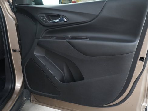 Used 2018 Chevrolet Equinox LT FWD image 9