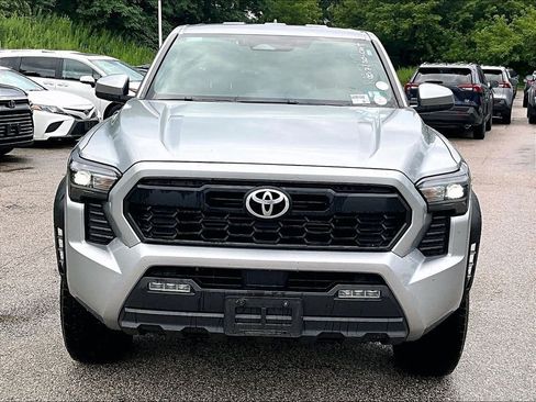 Certified 2024 Toyota Tacoma TRD Off-Road AWD/4WD image 2