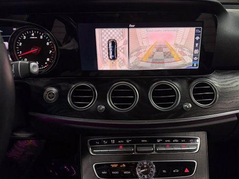 Used 2019 Mercedes-Benz E 300 E 300 4MATIC AWD Luxury Sedan image 30