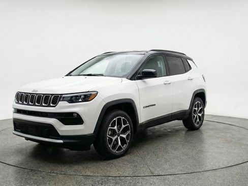 Used 2025 Jeep Compass Limited image 3
