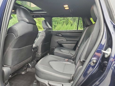 Used 2022 Toyota Highlander XSE image 10