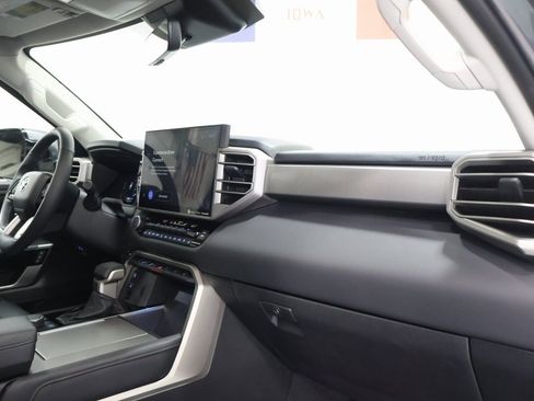 Used 2023 Toyota Sequoia Limited image 23