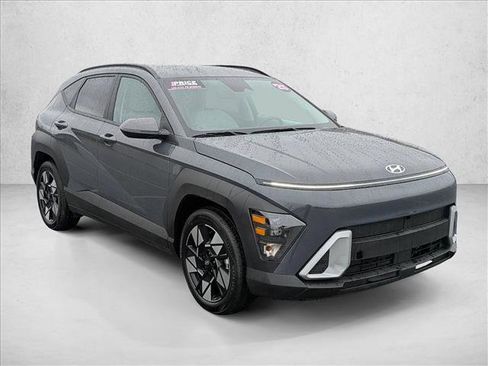 Used 2025 Hyundai Kona SEL image 3