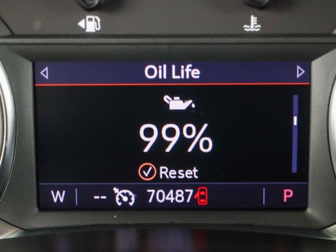 Used 2023 GMC Terrain SLT image 16