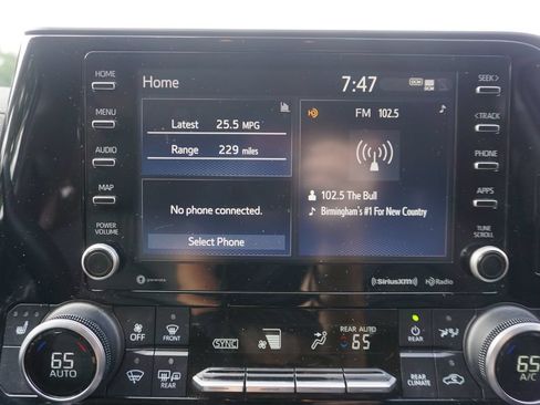 Used 2022 Toyota Highlander XLE FWD image 10