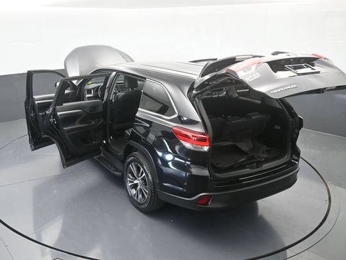 Used 2019 Toyota Highlander Plus FWD image 70