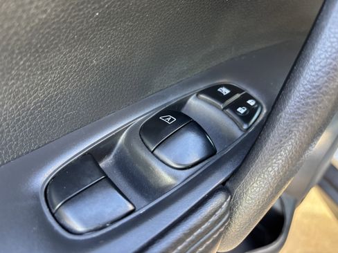 Used 2017 Nissan Rogue S image 52