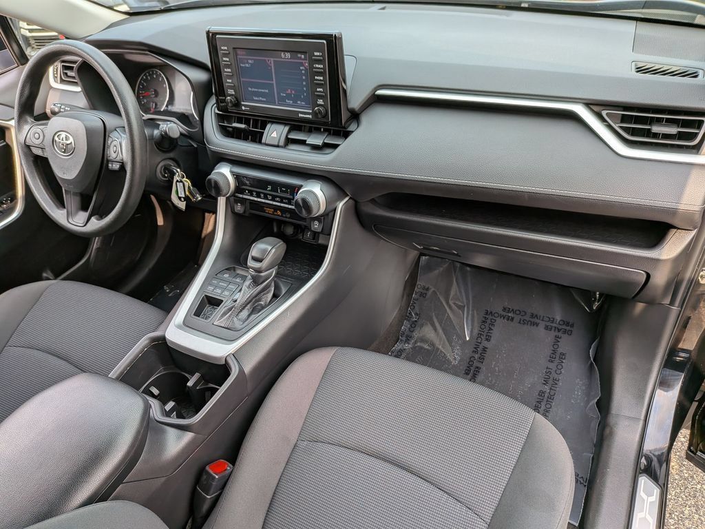 Used 2022 Toyota RAV4 LE AWD/4WD image 36