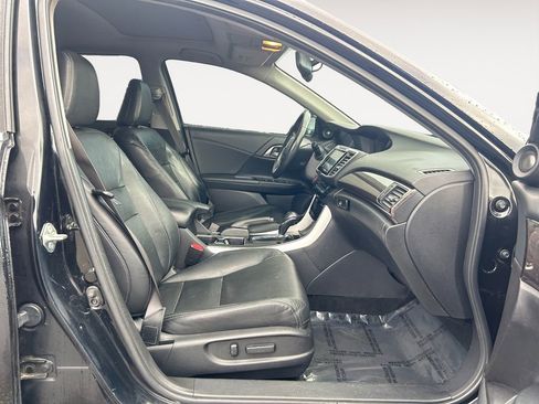 Used 2017 Honda Accord EX-L image 10