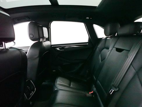 Used 2019 Porsche Macan AWD/4WD image 30