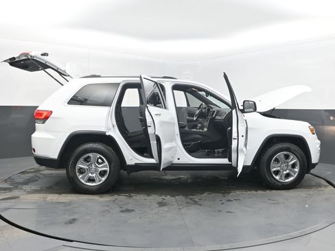 Used 2017 Jeep Grand Cherokee Laredo w/ Quick Order Package 2BE image 41