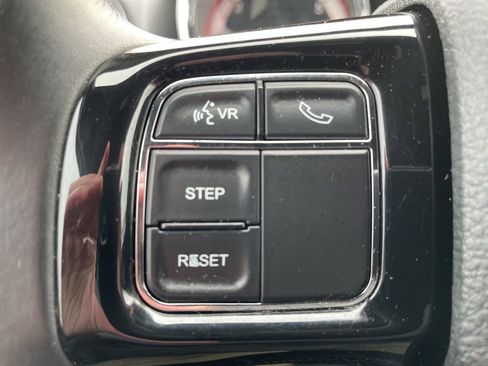 Used 2017 Dodge Grand Caravan SXT image 15