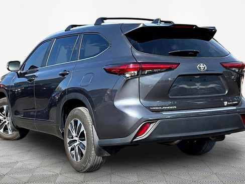 Used 2023 Toyota Highlander XLE image 4