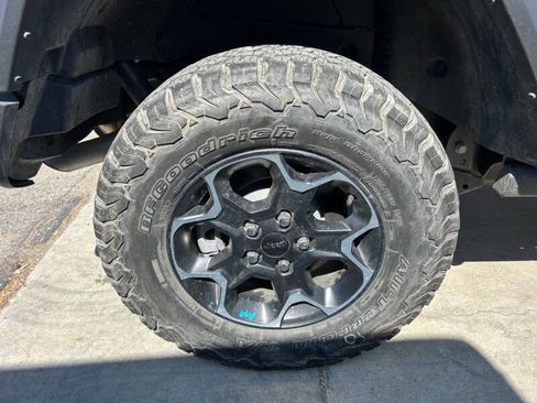 Used 2023 Jeep Wrangler Unlimited Rubicon 4xe AWD/4WD image 27