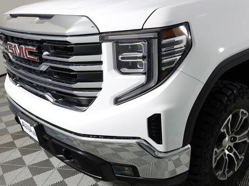 Used 2025 GMC Sierra 1500 SLT AWD/4WD image 40