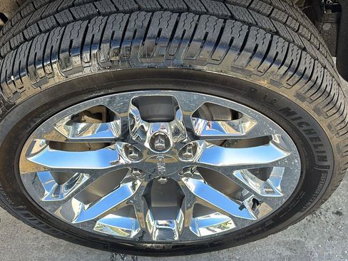 Used 2019 GMC Yukon XL Denali w/ Denali Ultimate Package image 11