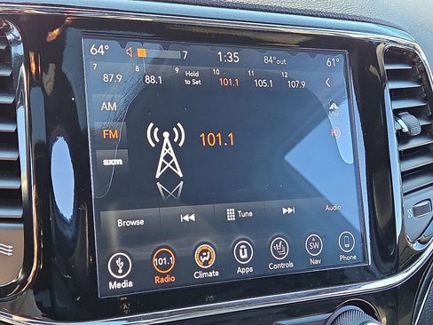 Used 2019 Jeep Grand Cherokee Limited image 18