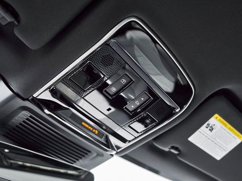 Used 2025 Land Rover Range Rover Sport Dynamic SE image 74