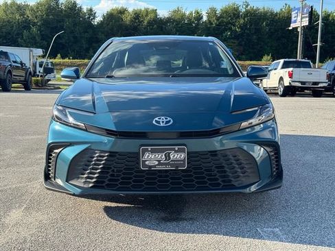 Used 2025 Toyota Camry SE FWD image 8