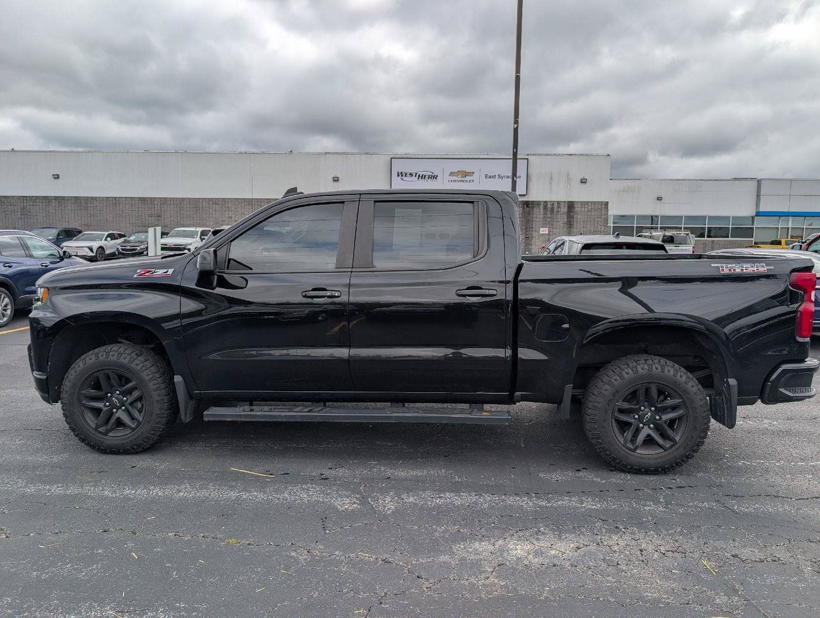 Used 2021 Chevrolet Silverado 1500 LT Trail Boss w/ Convenience Package II AWD/4WD image 6