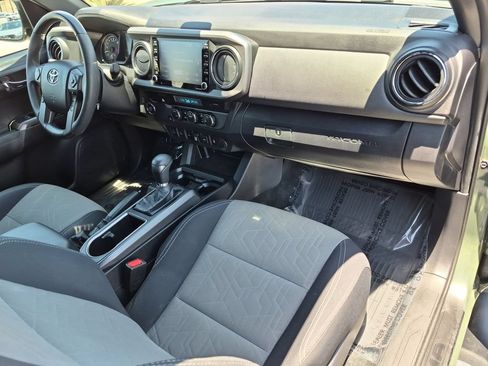 Used 2021 Toyota Tacoma TRD Sport w/ Technology Package RWD image 18