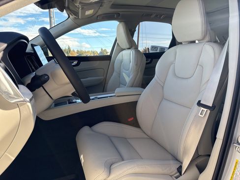 New 2026 Volvo XC60 B5 Ultra w/ Climate Package image 9