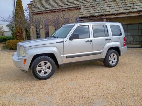 Used 2012 Jeep Liberty Sport image 6
