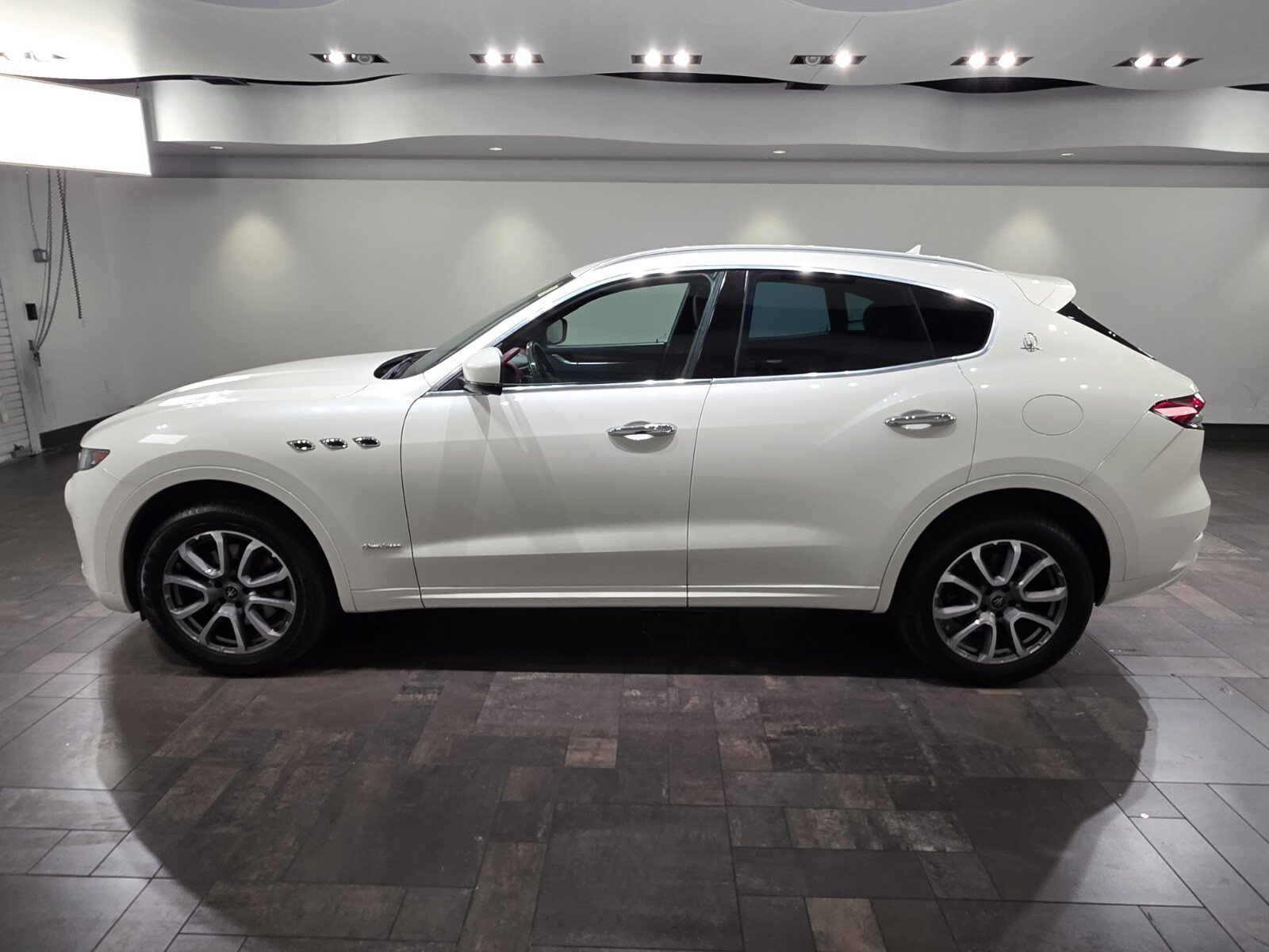 Used 2021 Maserati Levante GranLusso AWD/4WD image 3