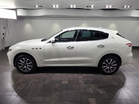 Used 2021 Maserati Levante GranLusso AWD/4WD image 3
