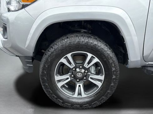 Used 2017 Toyota Tacoma TRD Sport w/ Premium & Technology Package AWD/4WD image 72