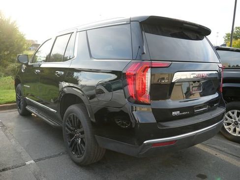 Used 2024 GMC Yukon SLT w/ SLT Luxury Package AWD/4WD image 7