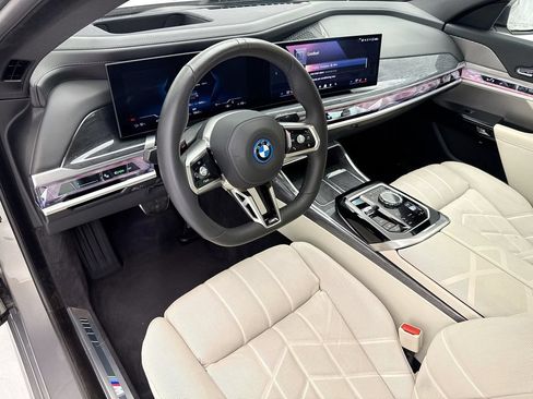 Used 2025 BMW i7 eDrive50 w/ M Sport Package RWD image 9