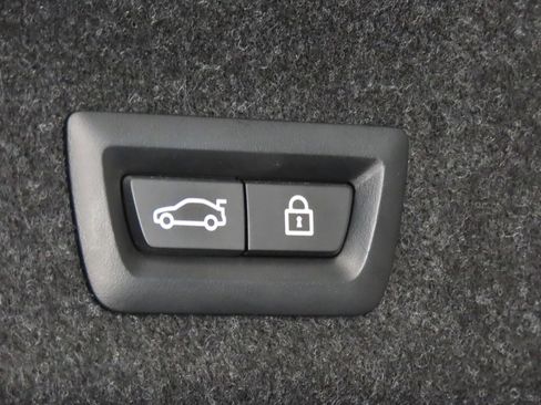 Used 2022 BMW 330i Sedan w/ Driving Assistance Package RWD image 43