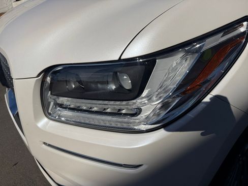 Used 2019 Lincoln Navigator Reserve image 9
