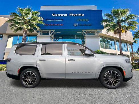 Certified 2022 Jeep Grand Wagoneer Series III w/ Rear Seat Video Group 1 image 4