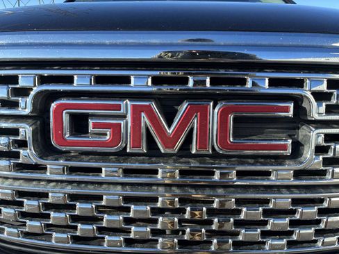 Certified 2019 GMC Acadia Denali image 32