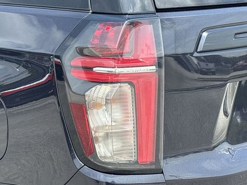 Used 2023 Chevrolet Suburban RST RWD image 7