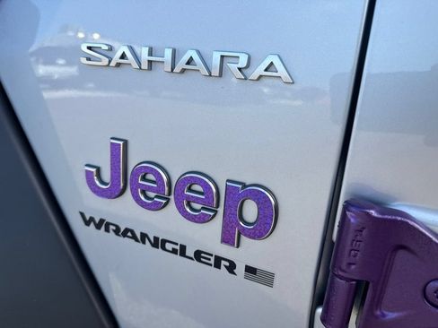 Used 2024 Jeep Wrangler Unlimited Sahara AWD/4WD image 12