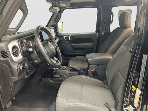 Used 2025 Jeep Gladiator Sport image 9