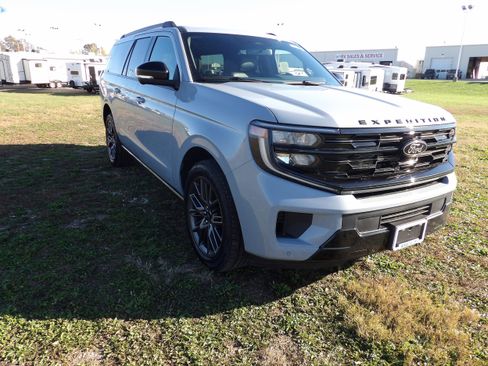 New 2025 Ford Expedition Max Platinum w/ Stealth Performance Package AWD/4WD image 11